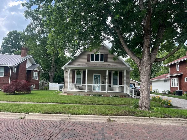 517 W Vine St, Taylorville, IL 62568