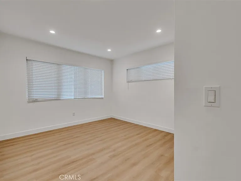 11528 Balboa Blvd — Photo 33