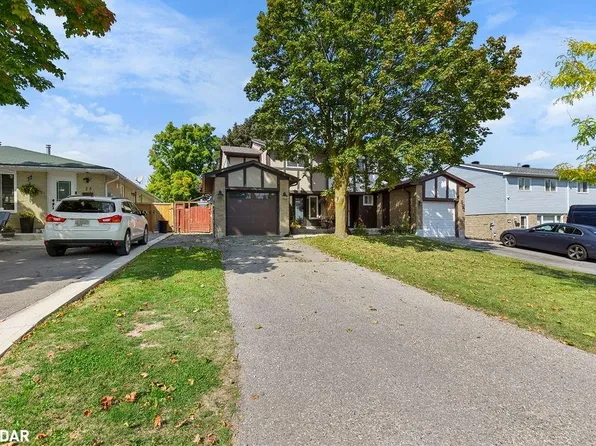 23 Oxford St, Orangeville, ON L9W 3P3