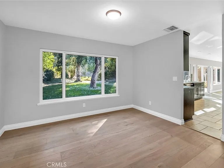 4642 Poe Ave — Photo 11
