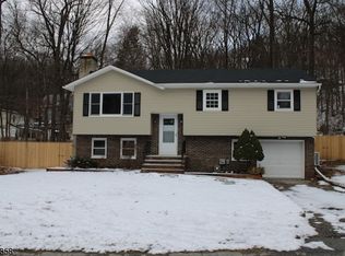 52 Panorama Dr, Sussex, NJ 07461