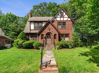 18 Burnside Rd, Newton, MA 02461