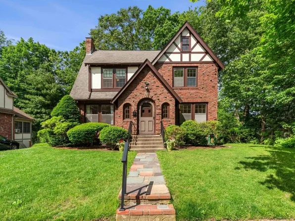 18 Burnside Rd, Newton, MA 02461