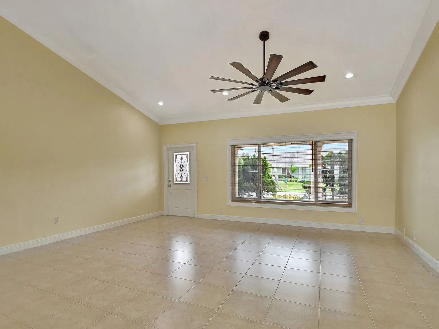 3 bed, 2.0 bath, 1835 sqft, $4,500 — Photo 2