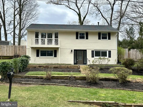 5910 Brookview Dr, Alexandria, VA 22310