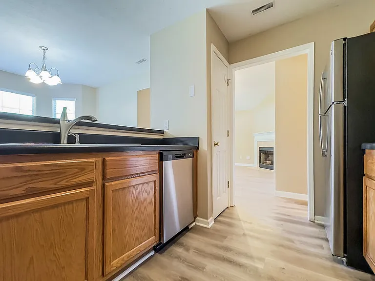 1116 Kramden Ct — Photo 7