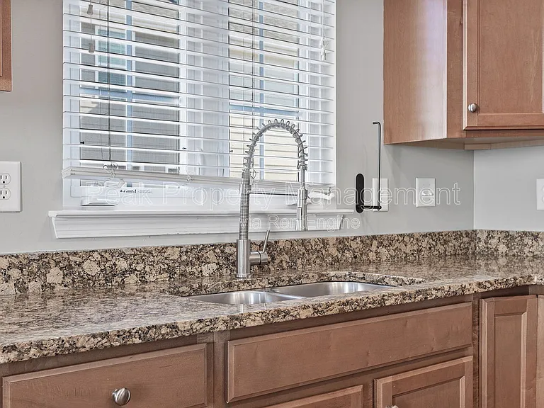 3823 Maher Mnr — Photo 19