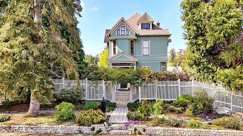 3rd image of 410 Lincoln Street