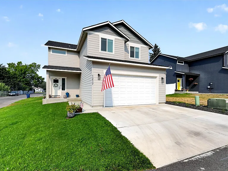 1217 N Walnut Ln — Photo 1