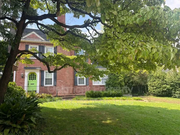 105 Peachtree St, Fayetteville, NC 28305