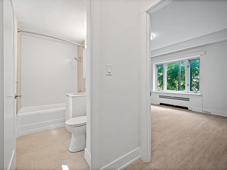 110 Saint Clair Ave W — Photo 31