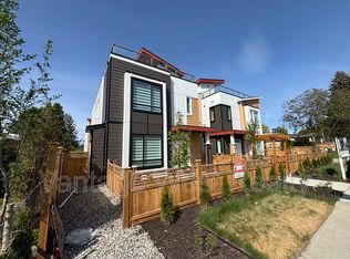 748 Raymer Ave, Kelowna, BC V1Y 4Z7