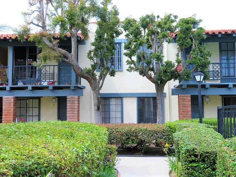 Tustin Villas — Photo 19
