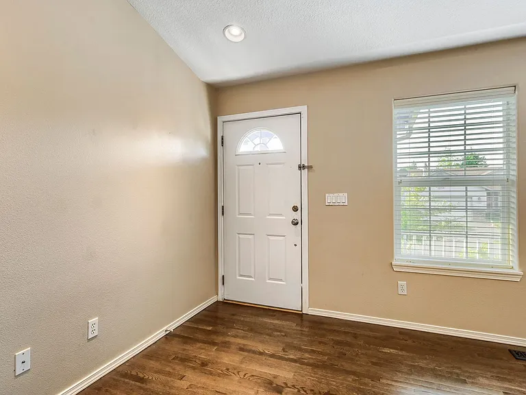 15084 Persimmon Way — Photo 4