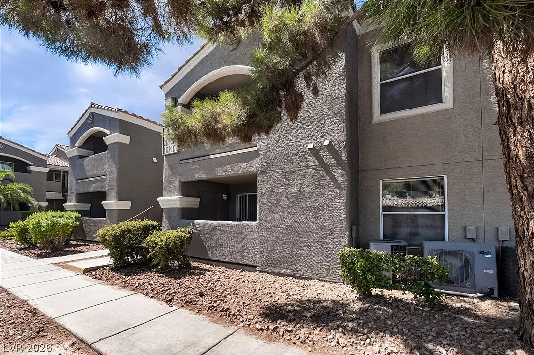 1 bed, 1.0 bath, 755 sqft, $1,350 — Photo 3