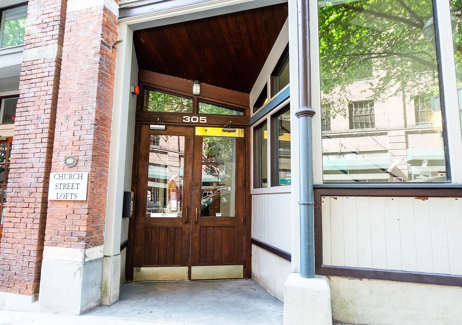 Stunning Downtown Condo — Photo 2