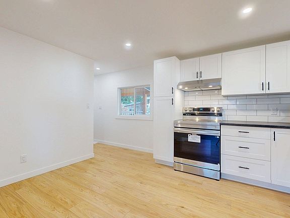 3rd image of 1830 Mamquam Rd #172