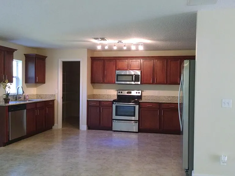 452 Windrose Dr — Photo 3