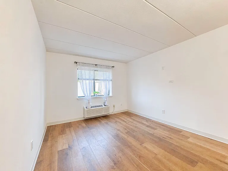 5 Linden St #2H — Photo 10
