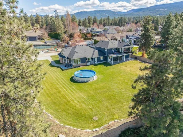 3350 Larkspur Ct, Kelowna, BC V1W 4S7