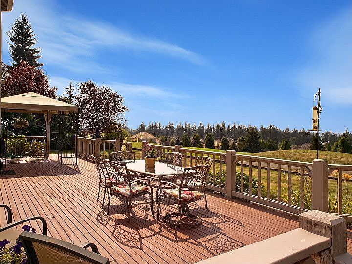 Deck overlooking 18th fairway of Harbour Pointe Golf Course