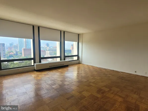 210 Locust St #19FW, Philadelphia, PA 19106