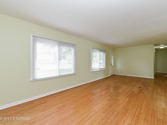 3rd image of 617 Lincolnwood Dr