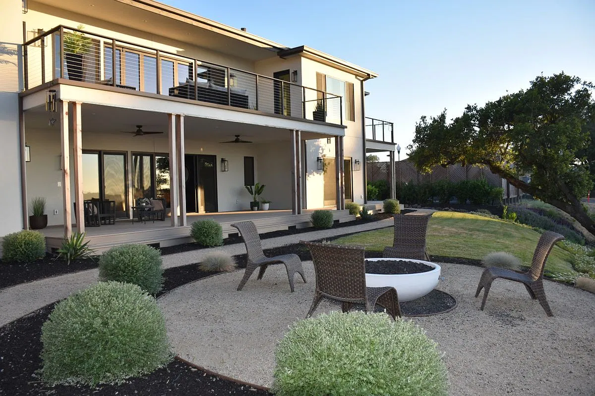 5 bed, 5.5 bath, 4080 sqft, $12,000 — Photo 4