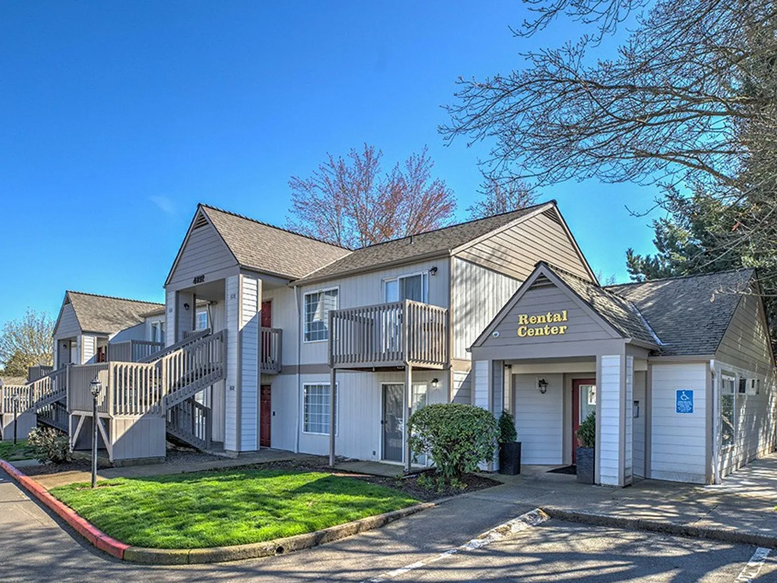 FOX HOLLOW APARTMENTS — Photo 1