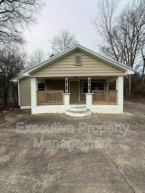 4 bed, 1.0 bath, 1146 sqft, $1,000 — Photo 1