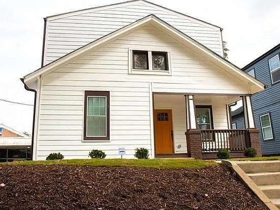 1594 Jonesboro Rd SE — Photo 1