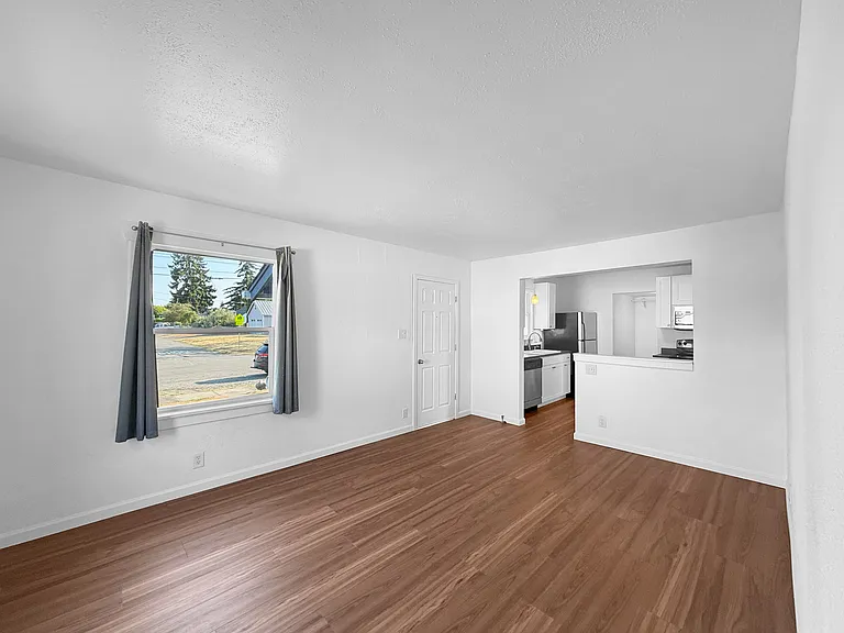 1725 S 35th St — Photo 12