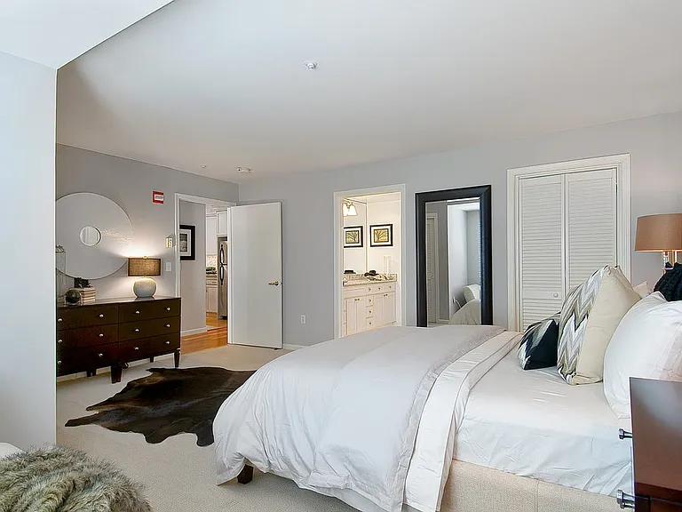650 Chestnut St #302 — Photo 13