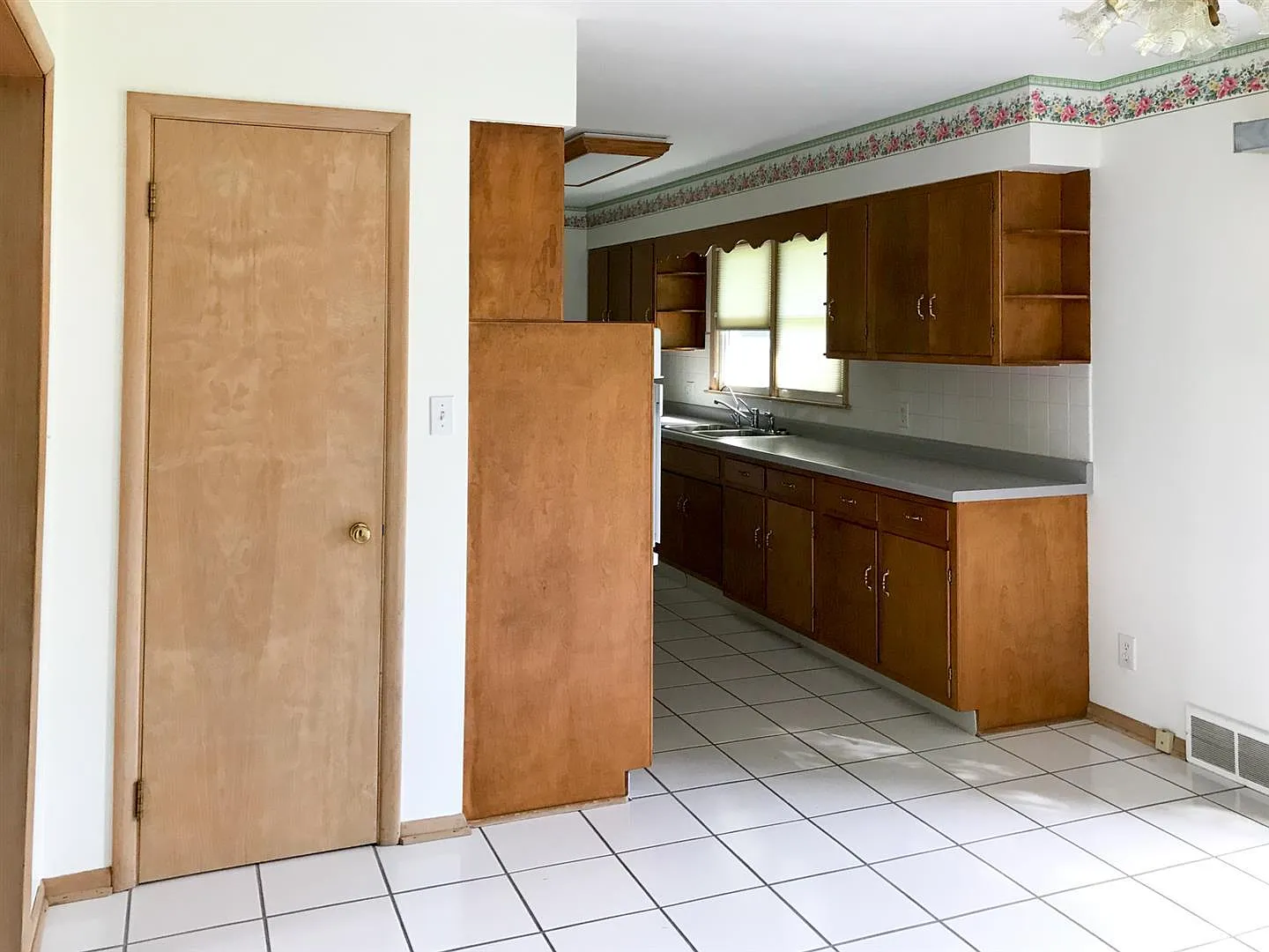 3 bed, 1152 sqft, $2,200 — Photo 4