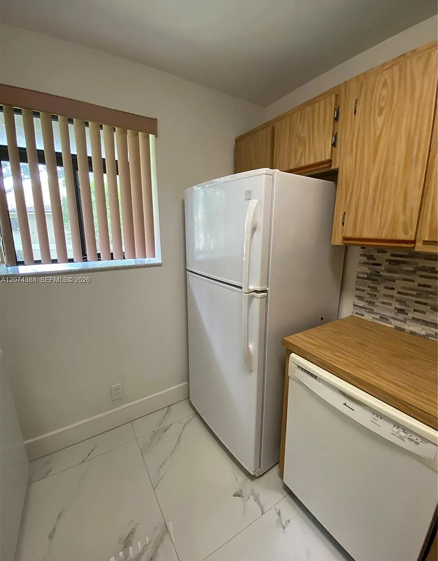2 bed, 1.0 bath, $1,900 — Photo 4