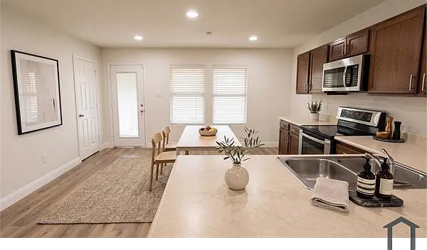 8111 Stowe Springs Ln — Photo 10