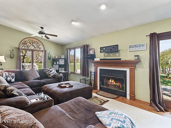 3rd image of 20 Laurel Ln