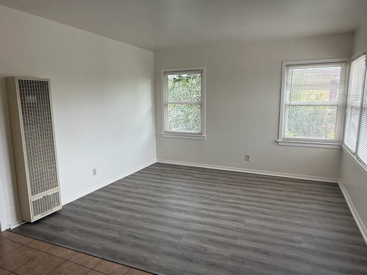 2 bed, 900 sqft, $2,200 — Photo 3