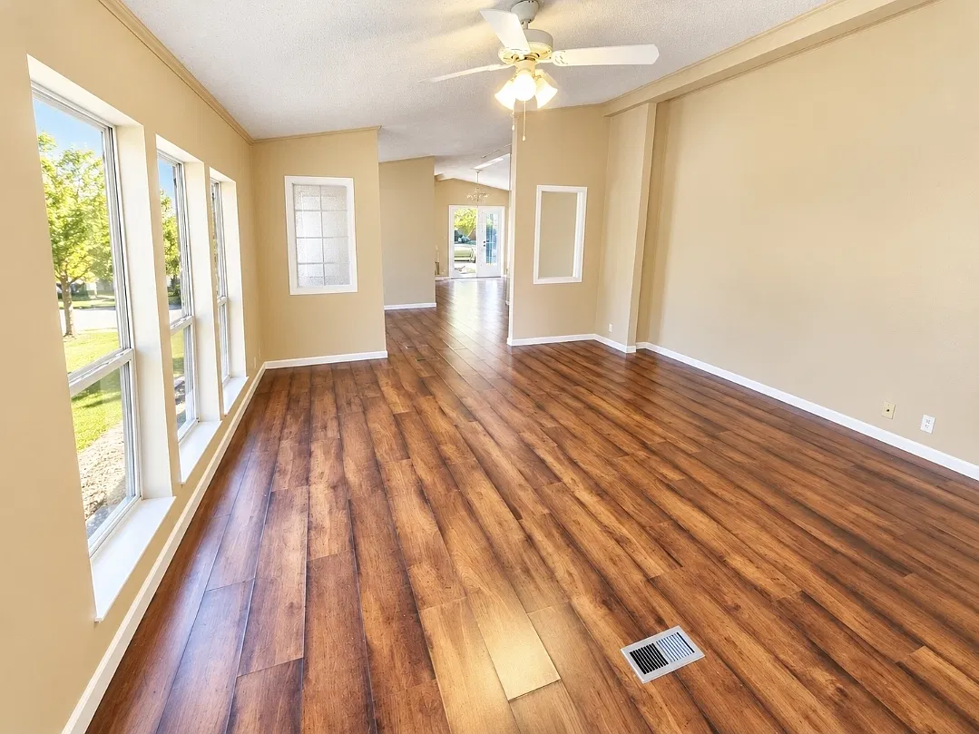 3 bed, 1899 sqft, $1,995 — Photo 4