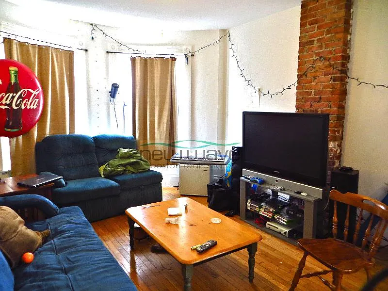 878 Huntington Ave #3