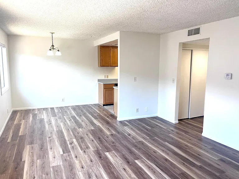 429 N Curtis Ave #4 — Photo 2