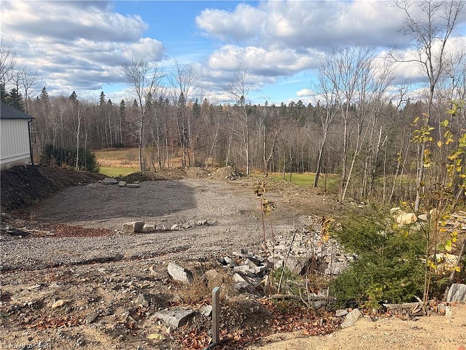 2nd image of 8 Saint Andrews Cir