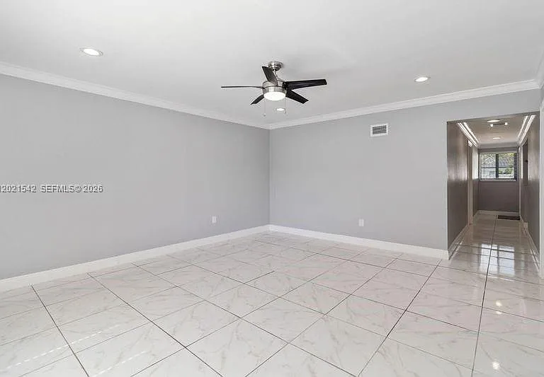 913 SW 49th Ave — Photo 11