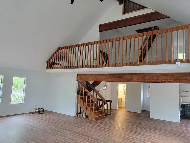 1685 Treetop Ln — Photo 3