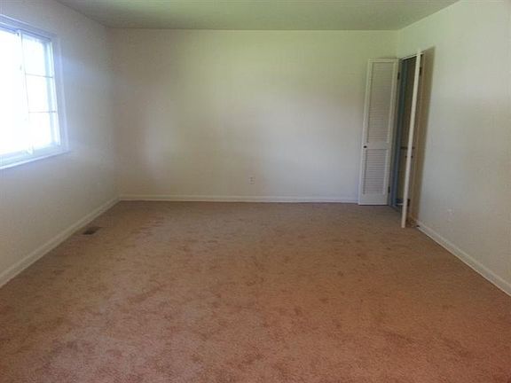 4th image of 568 Martin Dr