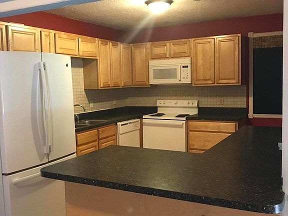 3rd image of 7853 Praver Dr W