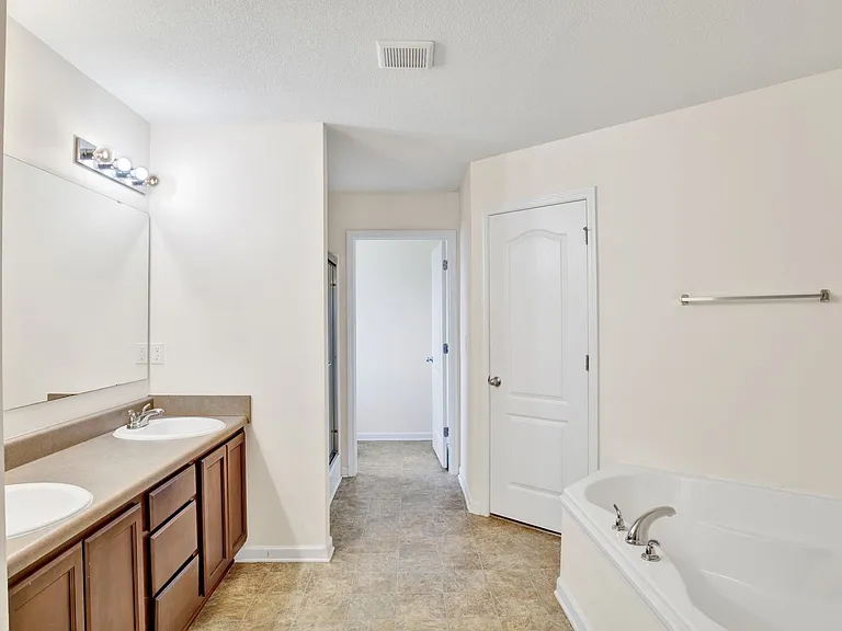 7020 Season Dr — Photo 6