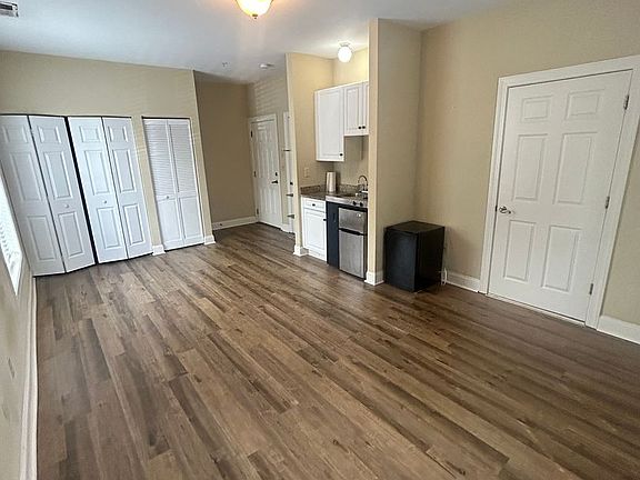 5th image of 104 Cypress Point Ct Unit 106B