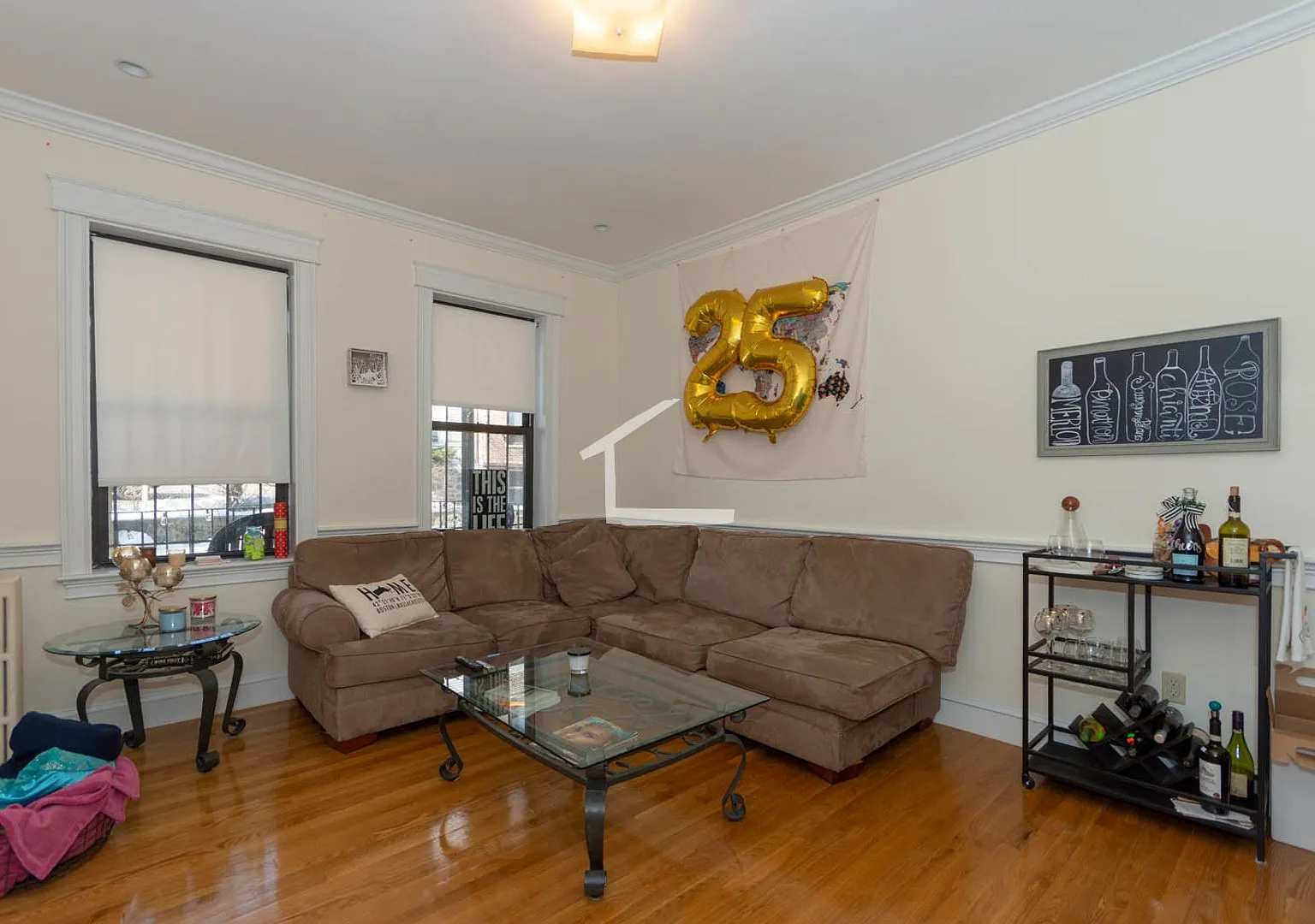 Awesome 4 bed 2 bath in Allston — Photo 2