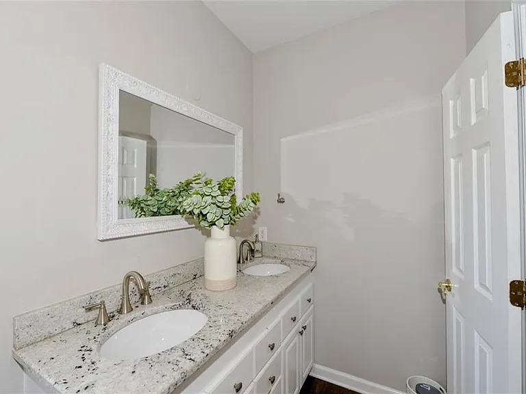 310 Windsor Gate Cv — Photo 50